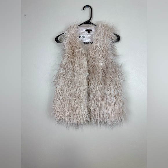BONGO Jackets & Blazers - Bongo vest med pre owned no flaws p2 p 17 length 25 faux fur